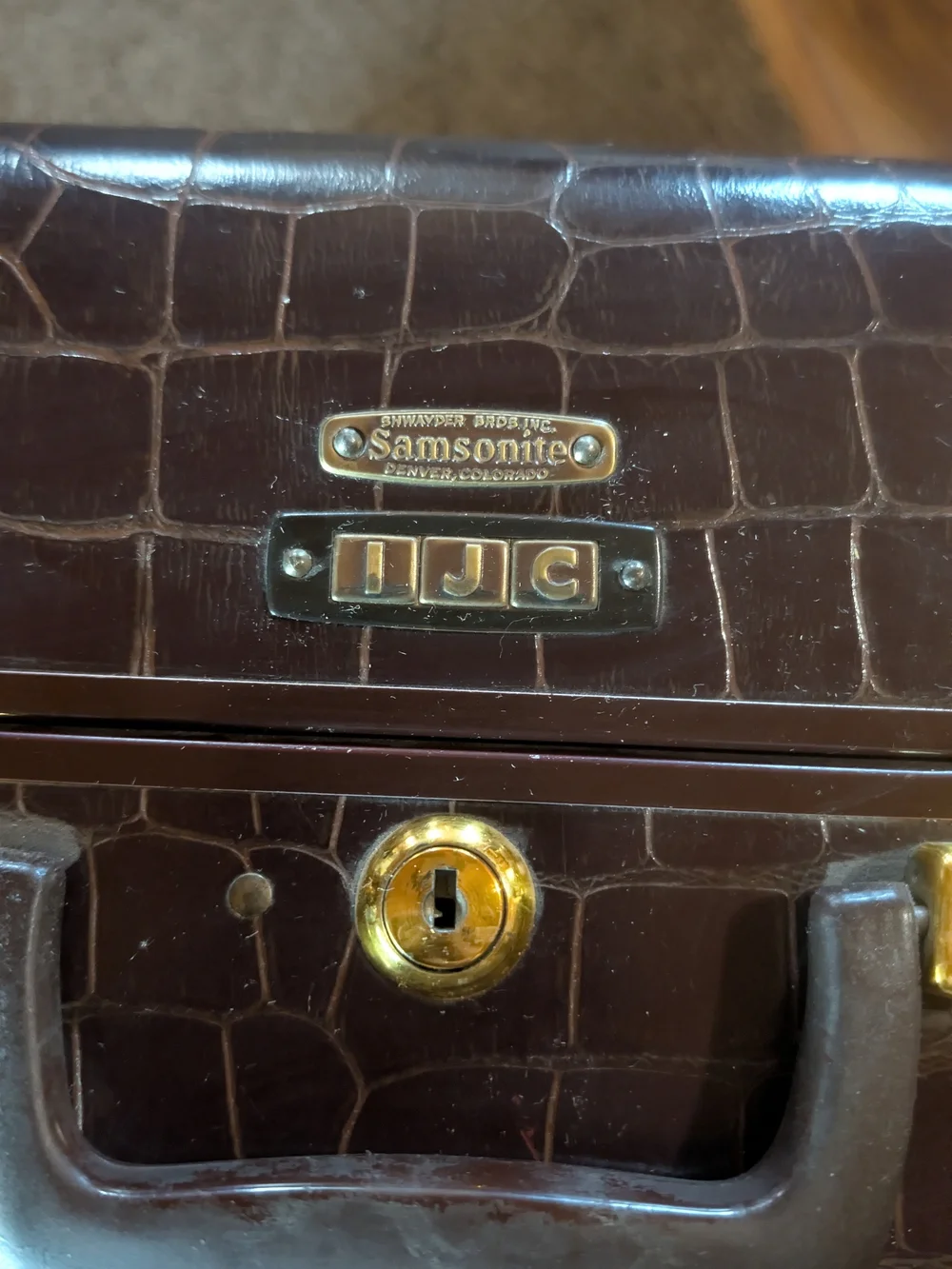 Samsonite Series 4151 Luggage Pair.